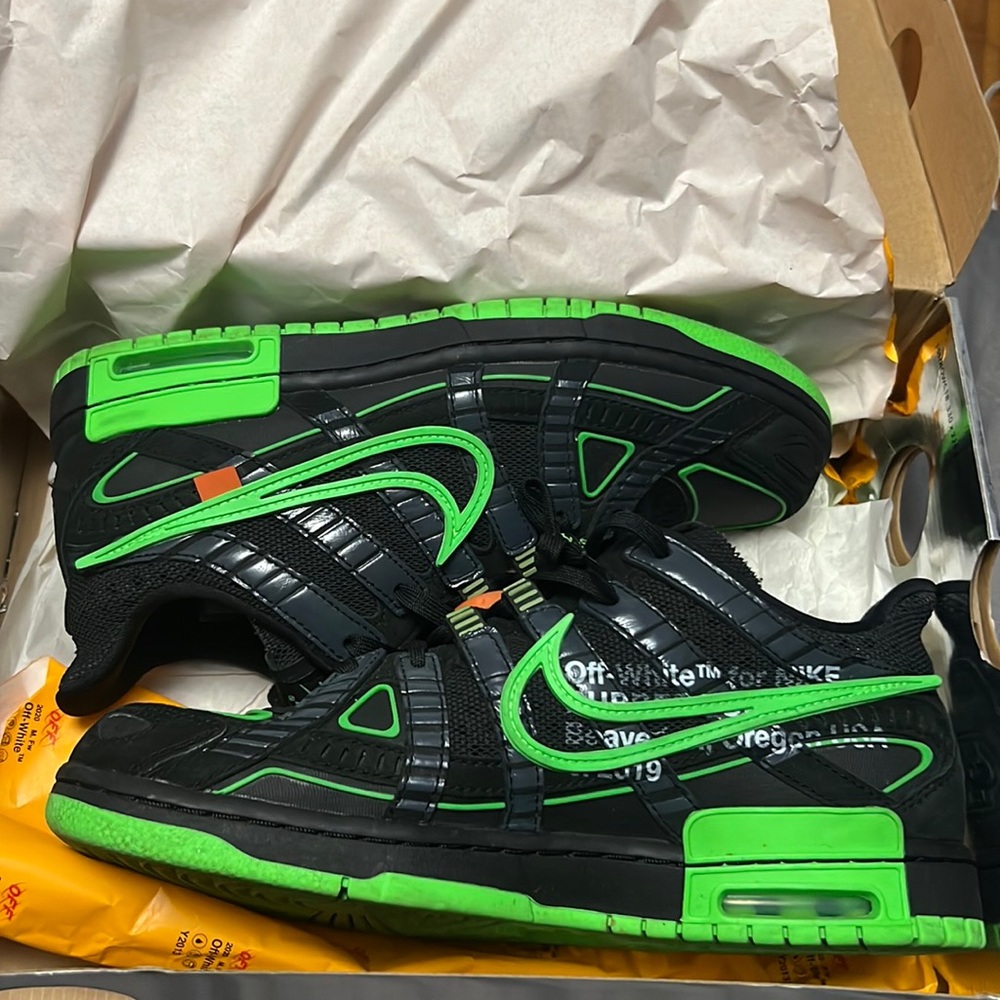 OFF WHITE X Nike Dunks “Green Strike”